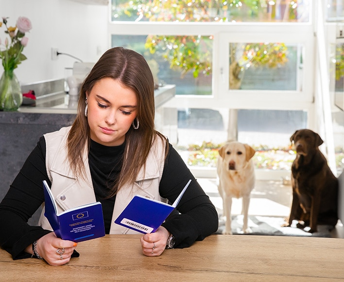 PetBase EU Dierenpaspoort wordt gecontroleerd